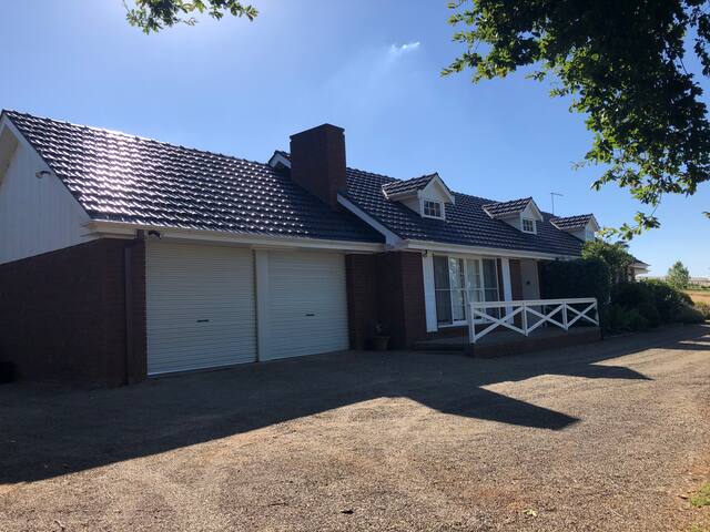 Yarra Valley Views Homestead – with amazing views gallery image 4