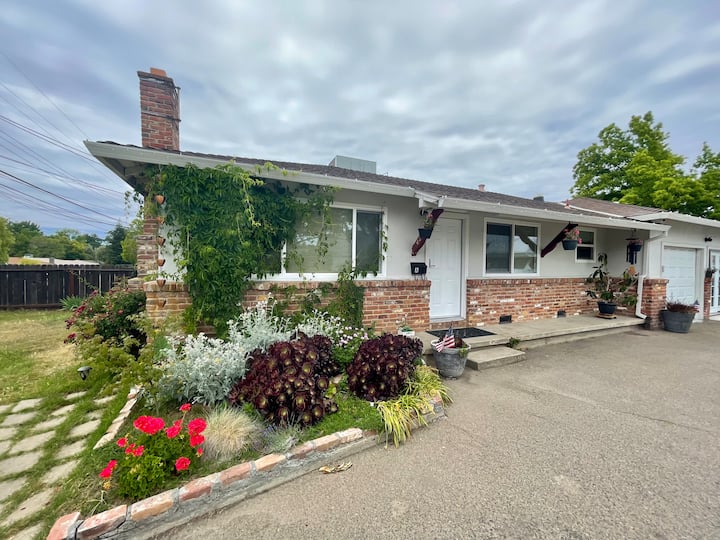 Charming Cottage Calm&green Close To Everything - Sacramento, CA