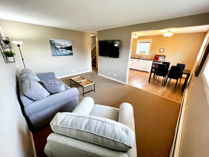 Budget Stay For Business/play In Sunny South Suite - Lethbridge