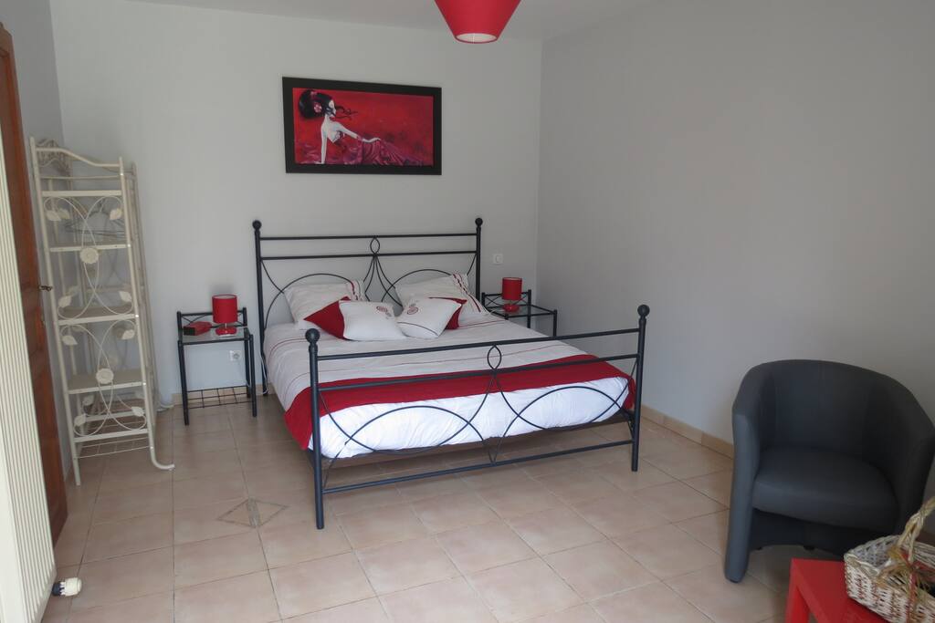 Grande chambre avec lit en 160