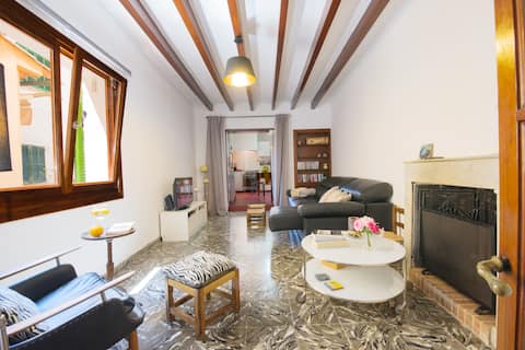 Propiedad de Airbnb exitosa: Mlle Bibi-House Soller City Center. AC+ Parking en Sóller