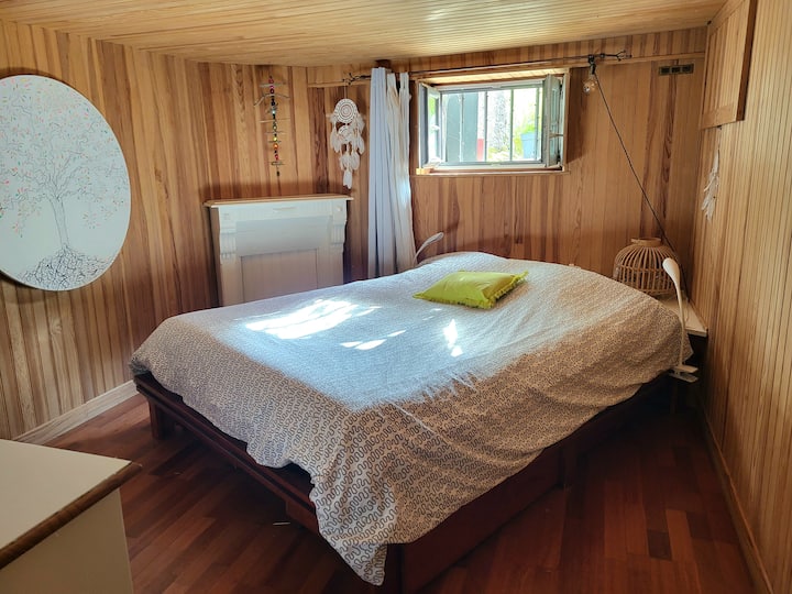 Dhomë e vogël gjumi me 160 krevate.