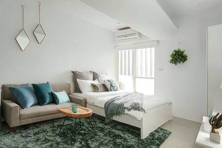 Taipei Walker*台北車站旁全新高樓層景觀雙人套房(A) 獨立衛浴（捷運站步行5分鐘）