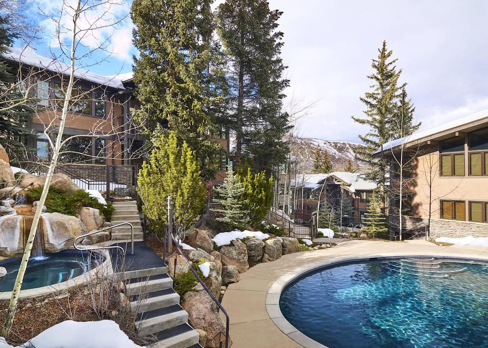 Upper Hot Tub & Pool