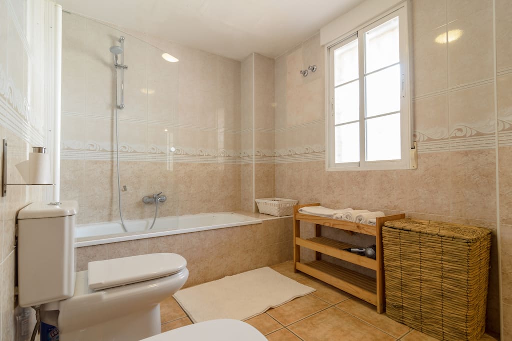 Main bathroom