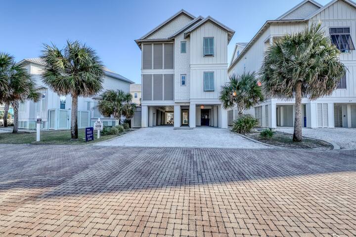 Unbeatable And Luxurious Home W Shared Outdoor Pool Gazebo Sun