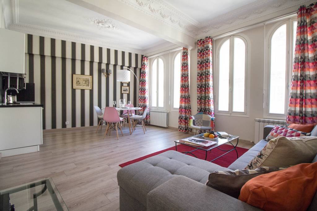 la table et ses chaises confortables vous assureront des repas agréables...