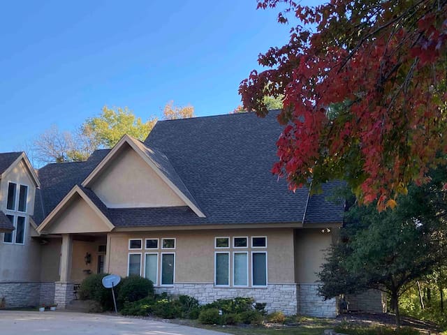 Secluded Spa-cious Retreat (8+3) gallery image 4