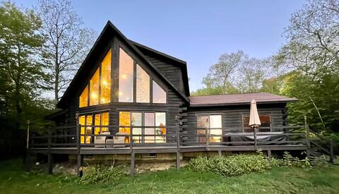 Mad Moose Lodge• Secluded Cabin w/ Mountain View’s