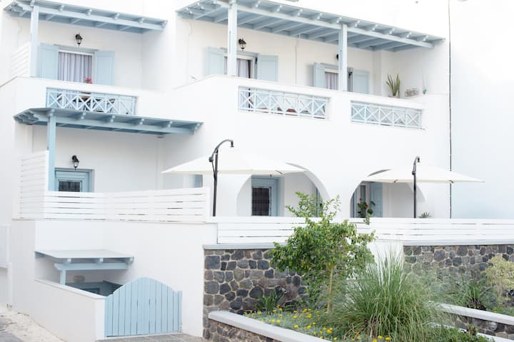Harmonia-chessboard Villa - Santorini