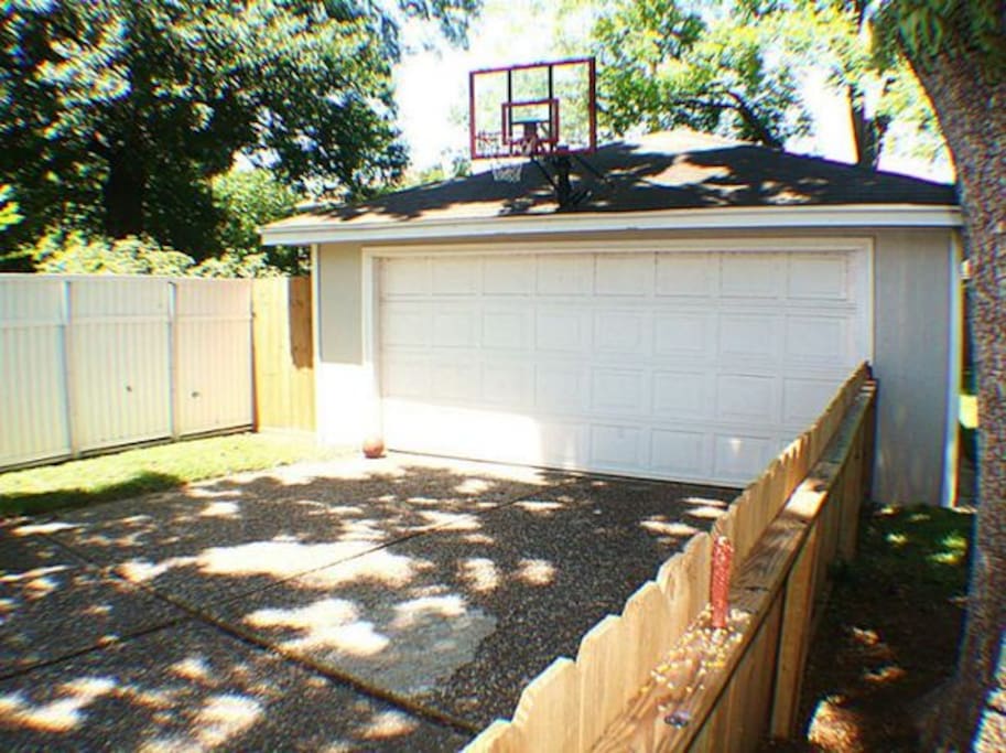 Detached garage...even more parking