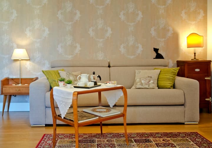 Dhoma e CILËSISË SË mirë: po një kafe e mirë italiane, duke biseduar në mesin e disa pjesëve origjinale nga vitet '30?
