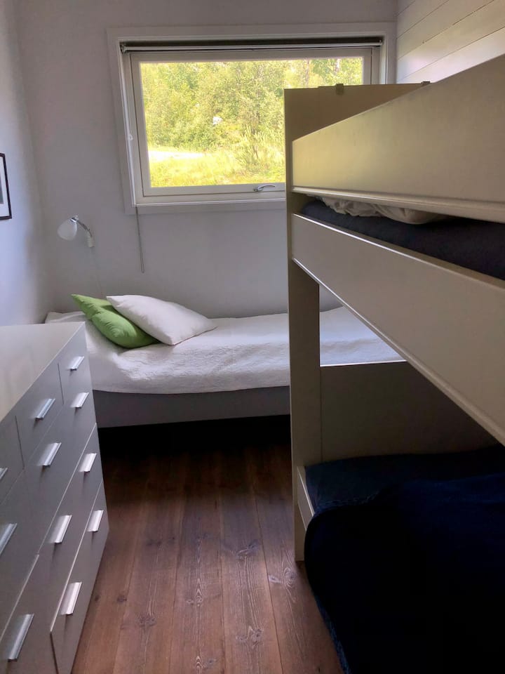 Spálňa 2: posteľ a poschodová posteľ 