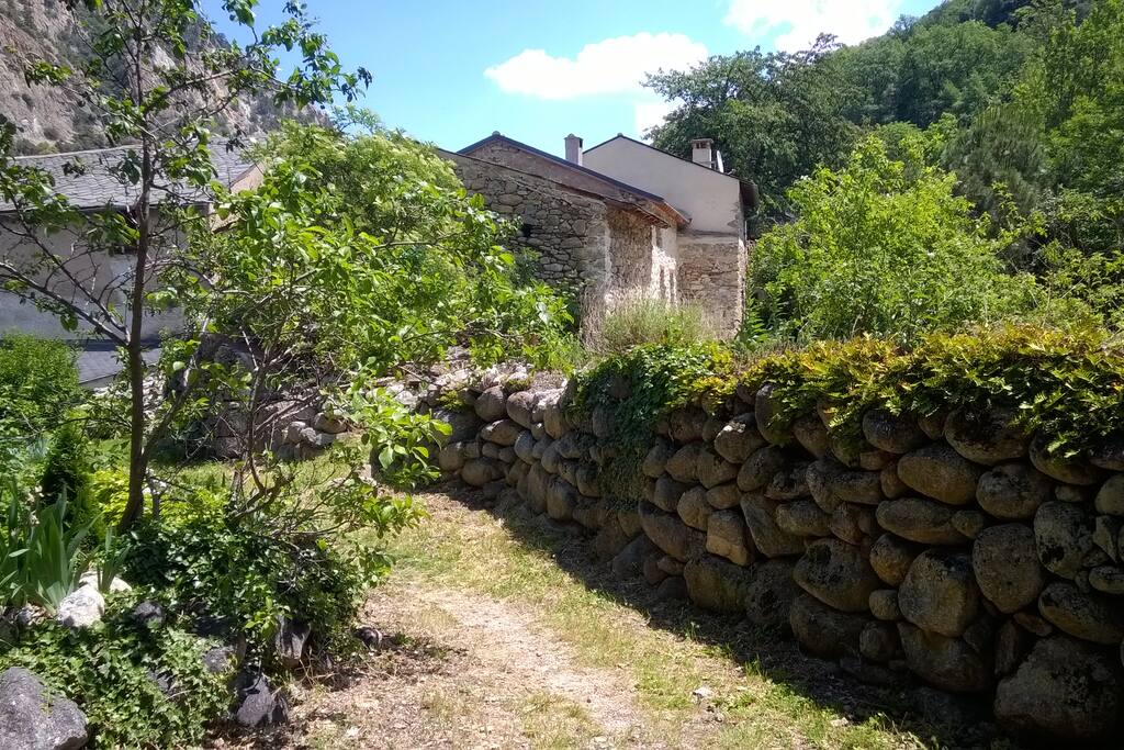 sur le sentier qui mène au Gorges de la Carança