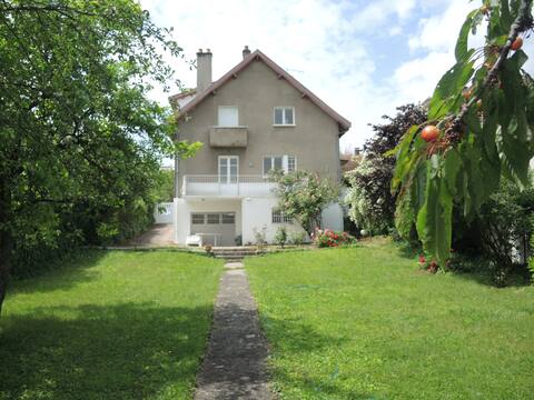 Rare: House with a view, garden near city center