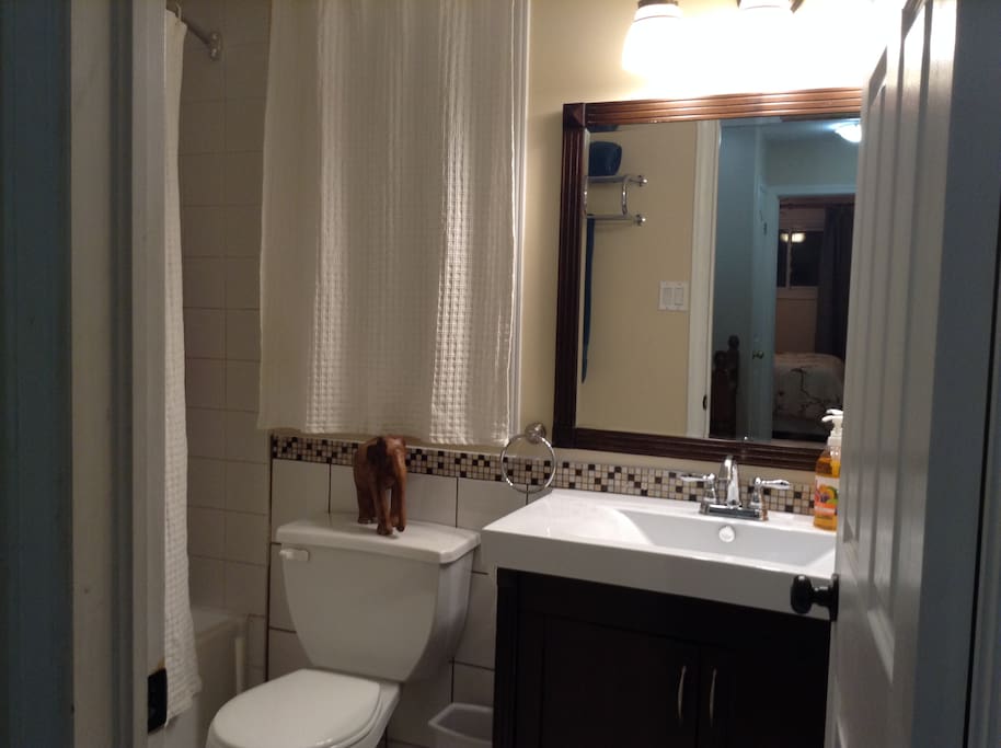 Upstairs full bathroom