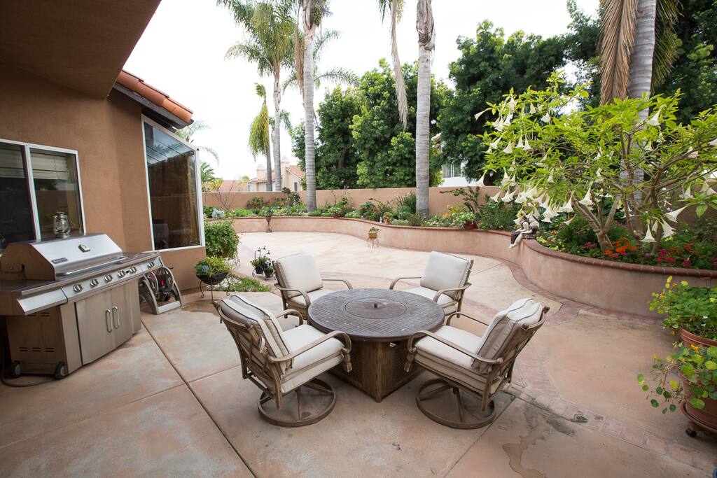 Gorgeous garden equipped with lounging chairs, BBQ, and more.