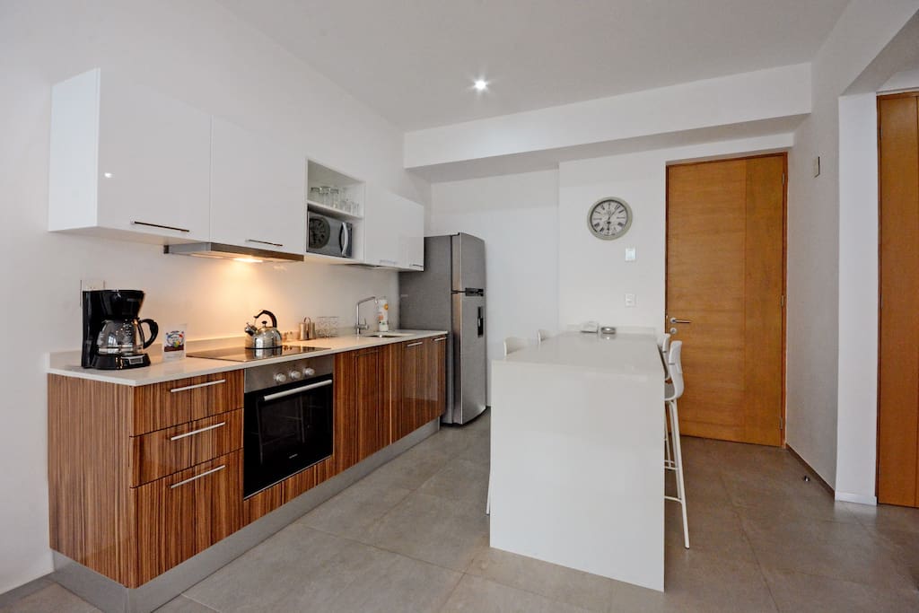 Entrance. Completly kitchen