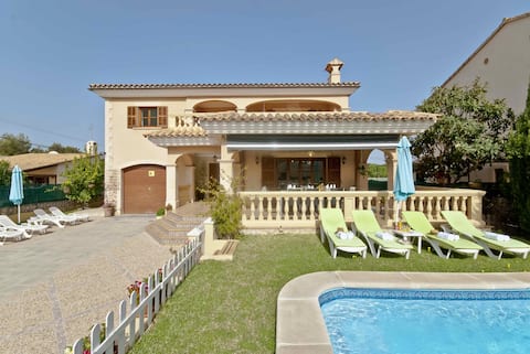 Villa Llac Blau - Mediterranean Styled with Pool