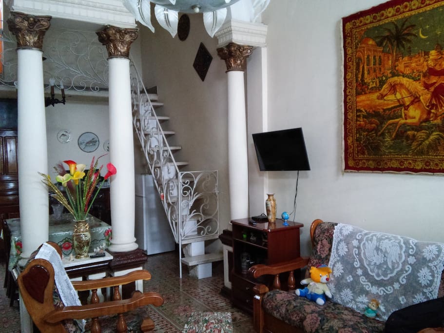 Living room and entrance of the house, and also a stairs to the roof★!!!