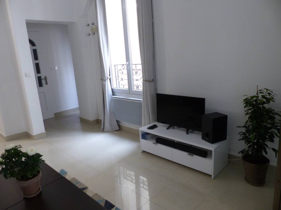 Sofa bed and TV 30 with international channels