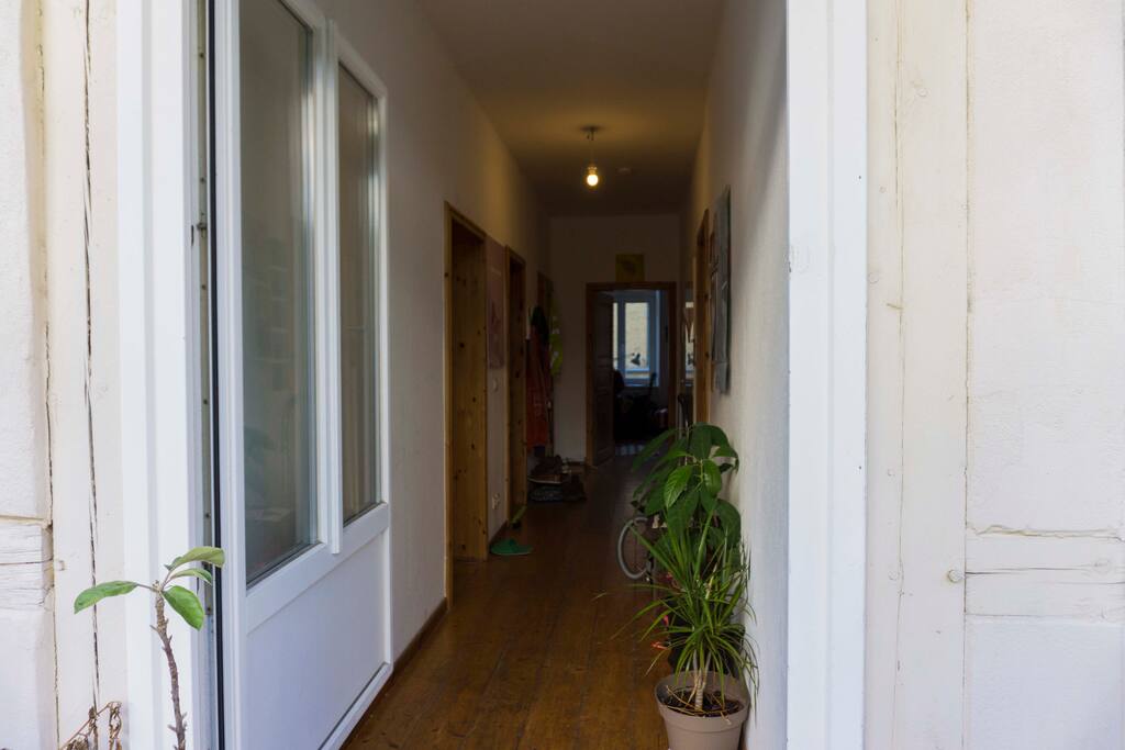 Blick vom Balkon in den Flur