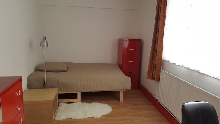 Large double bedroom in Old Street/ Shoreditch