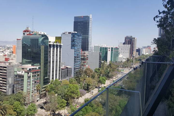 ✯ High-end Midtown Tower – All Suites gallery image 3