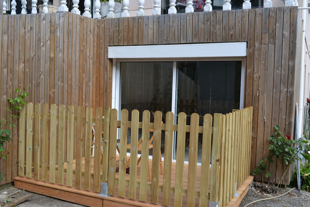 L'entrée de l'appartement avec sa terrasse plein sud