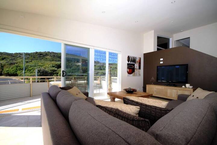 1st Wave Boomerang Beach gallery image 2