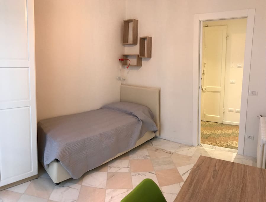 single bed room