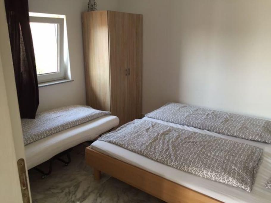 Schlafzimmer 2