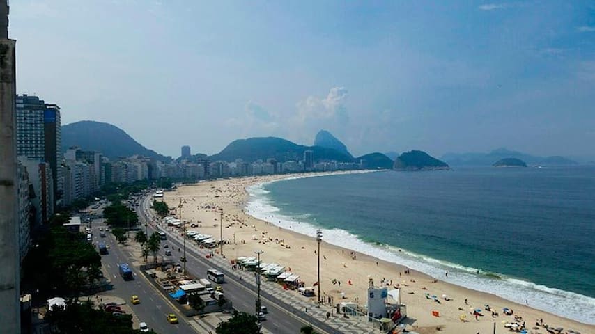 SPACIOUS APARTMENT IN COPACABANA BEACH
