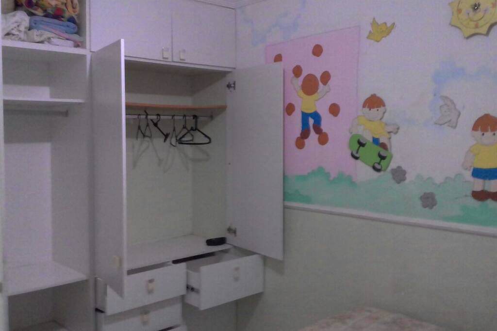 Guarda-Roupas do Quarto