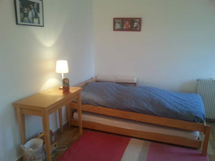 Tercer dormitorio, 4 camas individuales, incluida una cama nido.