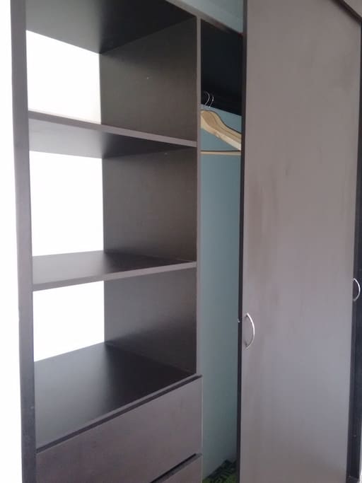 Amplio Closet