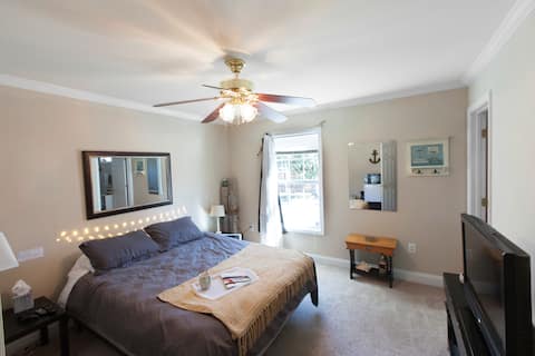 Downtown Beach Room FREE PARKING Private Bathroom