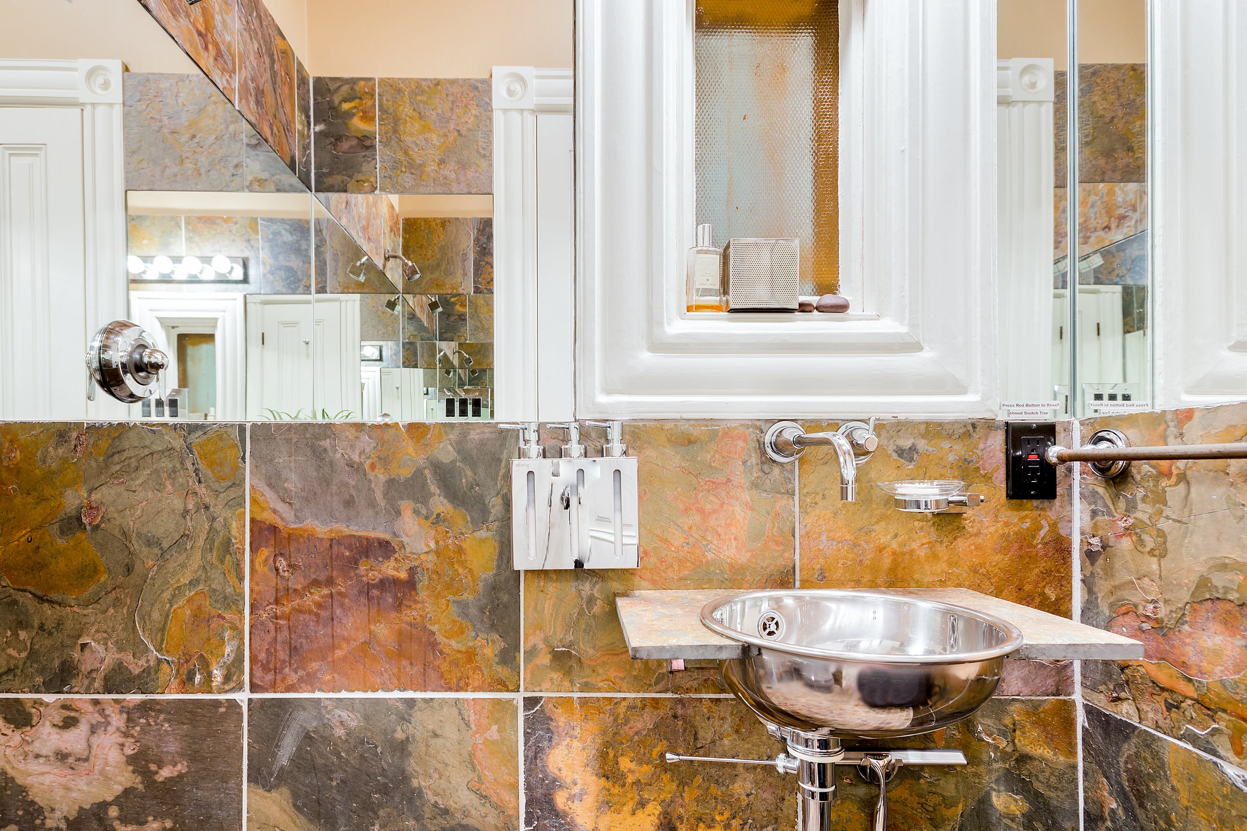 Home in San Francisco · ★4.85 · 4 bedrooms · 4 beds · 2 baths - Image 38
