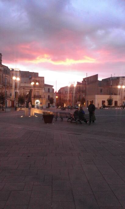 Grammichele piazza Carlo Maria Carafa (tramonto)