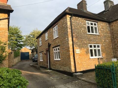 Period House - short walk to town centre.