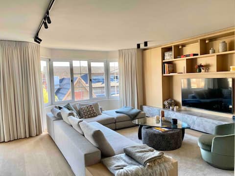 Top performing Airbnb: Luxurious apartment garage 6 people in Knokke Heist