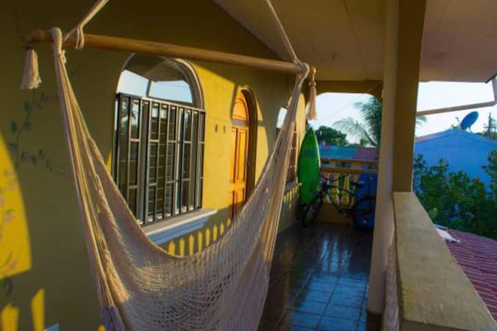 PRIVATE APT STEPS FROM BEACH & TOWN
