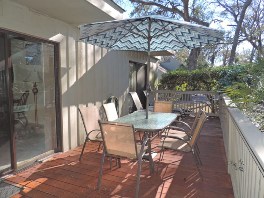 Large deck with gas grill