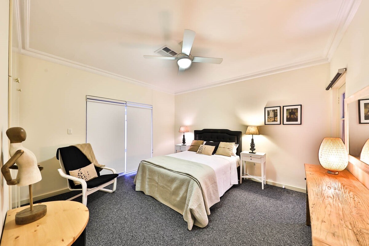 Druhá spálňa s manželskou posteľou