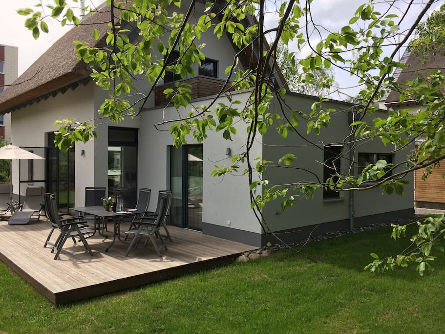 Terrasse im hinteren Gartenbereich