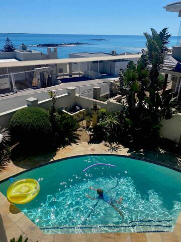 Amazing Views, Bloubergstrand, 5 bedrooms, Pool