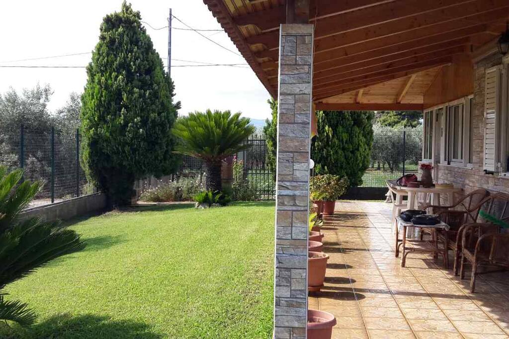 Huge garden ideal for big families with children and pets!