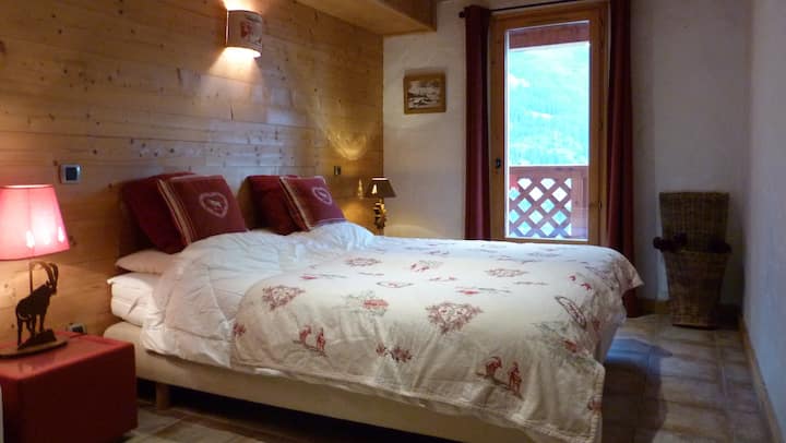 4个双季/双床房，然后是带阳台的卧室