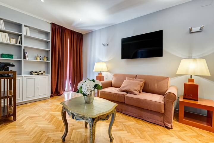 Very bright high floor apartment, with elevator gallery image 3