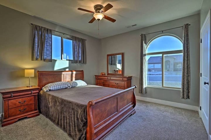 第二间卧室配有大型步入式衣柜。